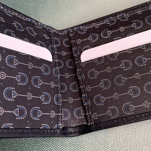 Authentic Gucci Bi-Fold Leather Wallet - Picture 8 of 11